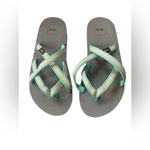 Teva Kids' Olowahu Sandal Size 5 Mint‎ Green w/ Coral Excellent Condition